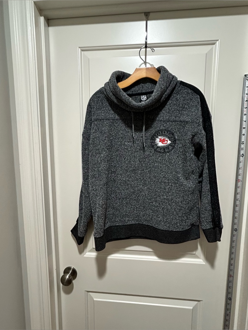 NFL Team KC Chiefs women’s size S Gray Fleece Funnel Neck Sweatshirt Like New